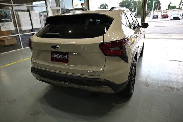 New 2026 Chevrolet Trax ACTIV w/ Sunroof Package FWD image 5