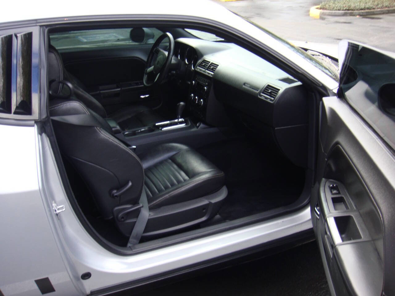 Used 2010 Dodge Challenger R/T RWD image 13