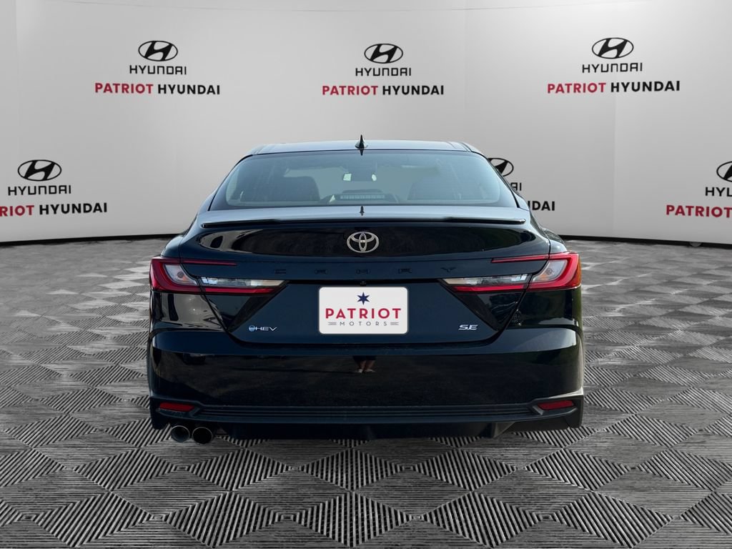 Used 2025 Toyota Camry SE FWD image 4