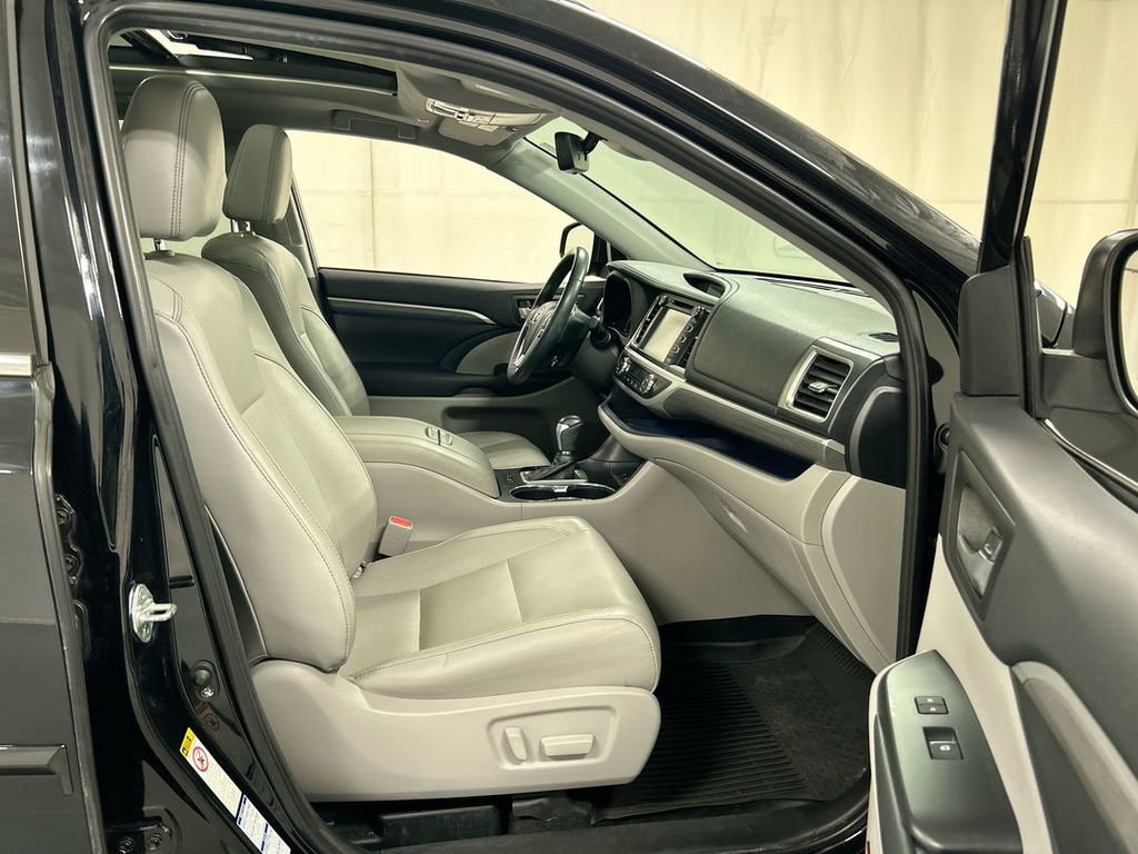 Used 2019 Toyota Highlander Limited Platinum image 24