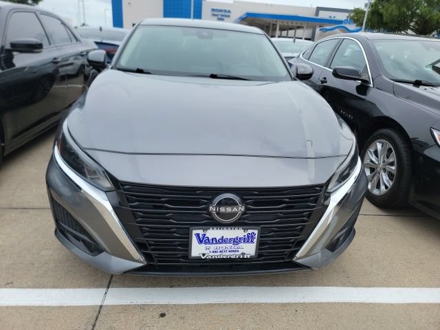 Used 2023 Nissan Altima 2.5 SV FWD image 2