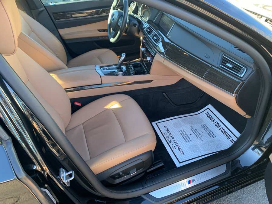 Used 2014 BMW 740i image 12