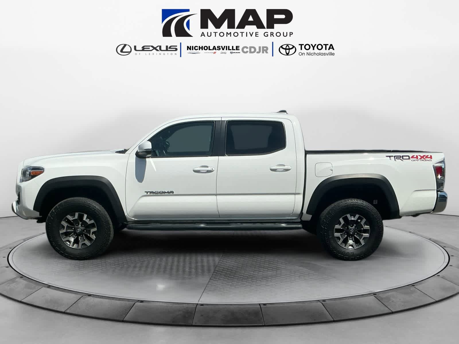 Used 2023 Toyota Tacoma TRD Off-Road AWD/4WD image 2