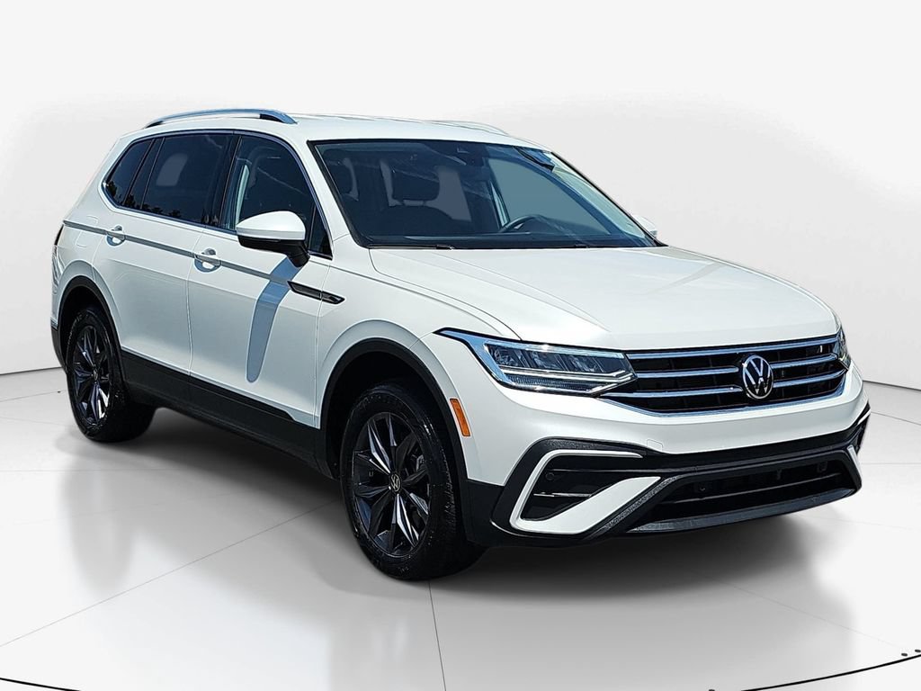 Used 2023 Volkswagen Tiguan SE FWD image 3