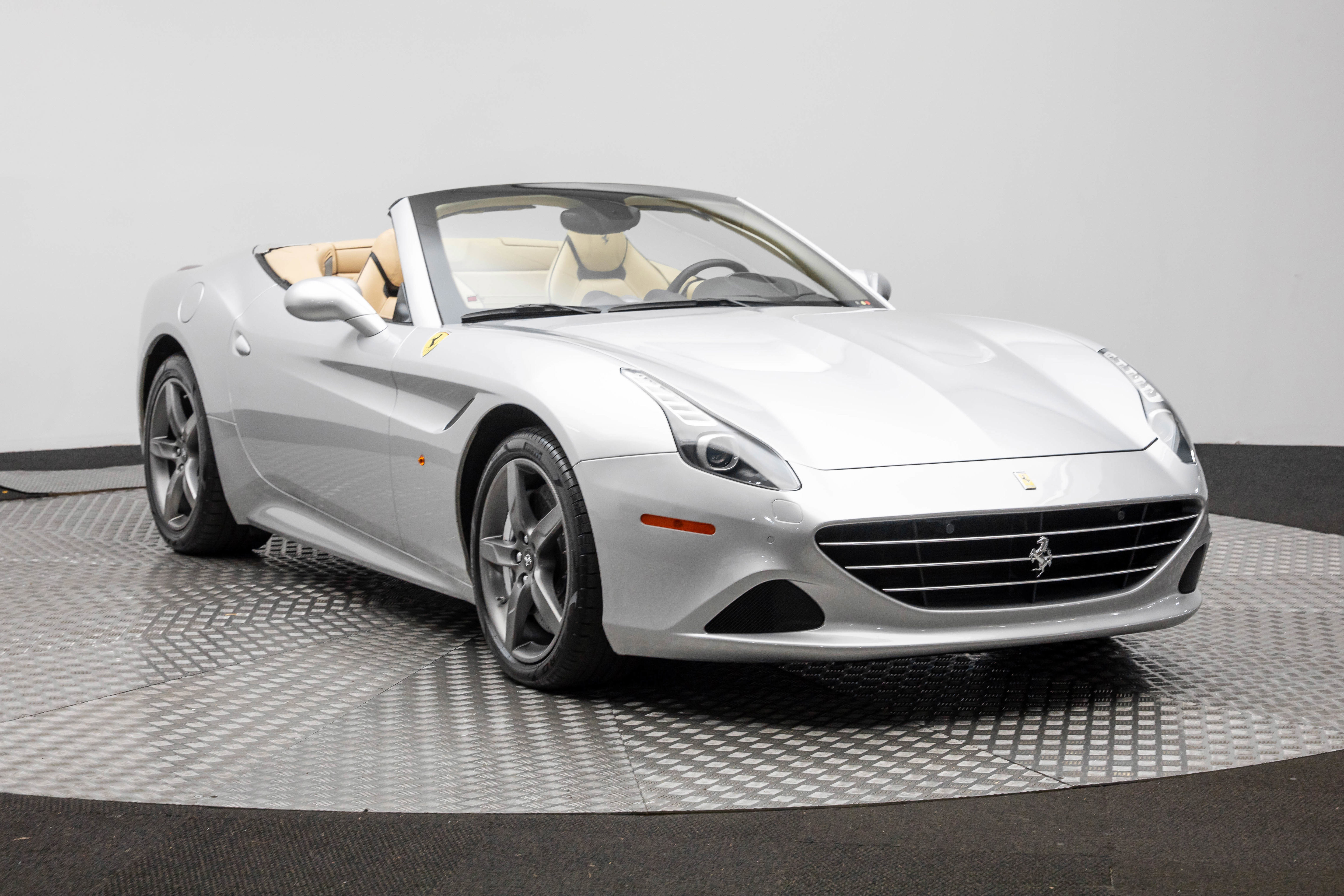 Certified 2016 Ferrari California T image 11