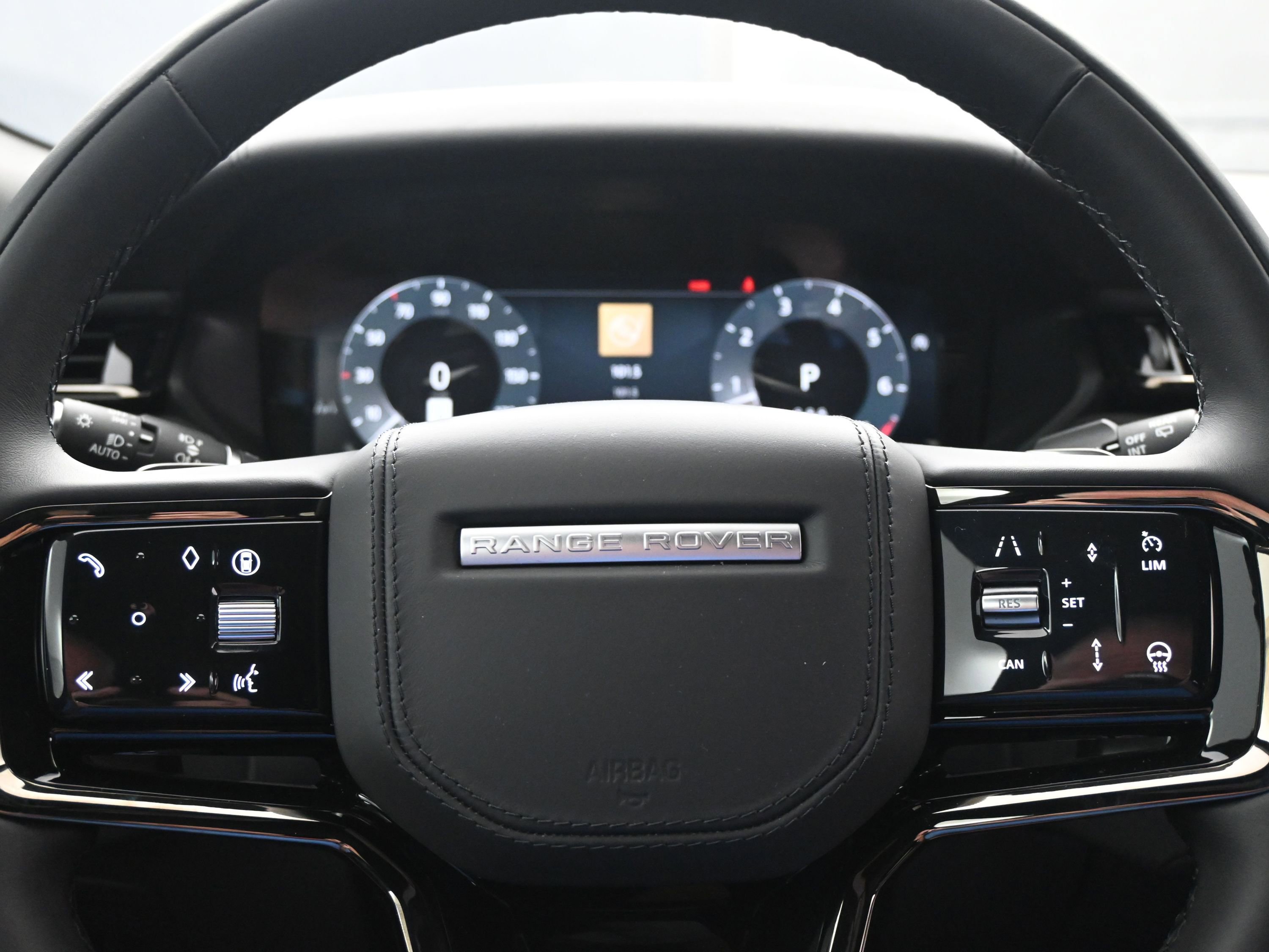New 2026 Land Rover Range Rover Velar Dynamic SE image 16
