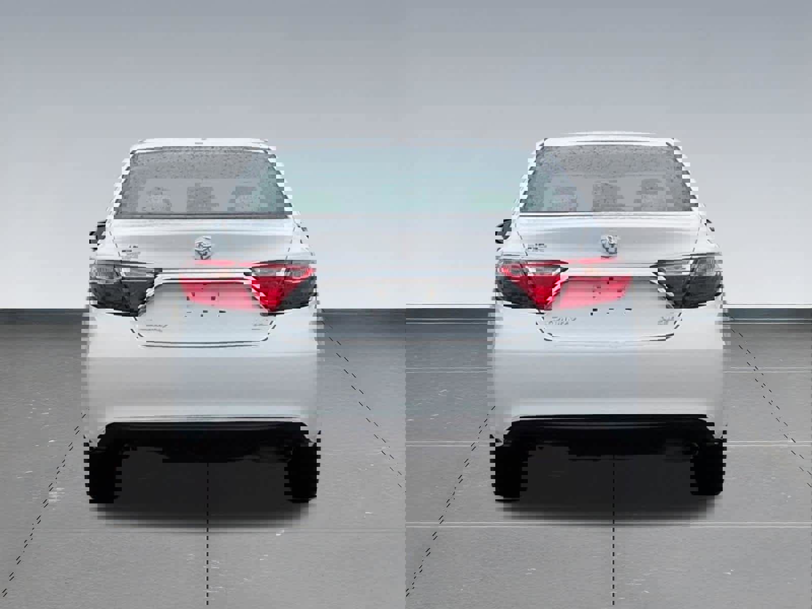 Used 2016 Toyota Camry XLE w/ Moonroof Package image 5