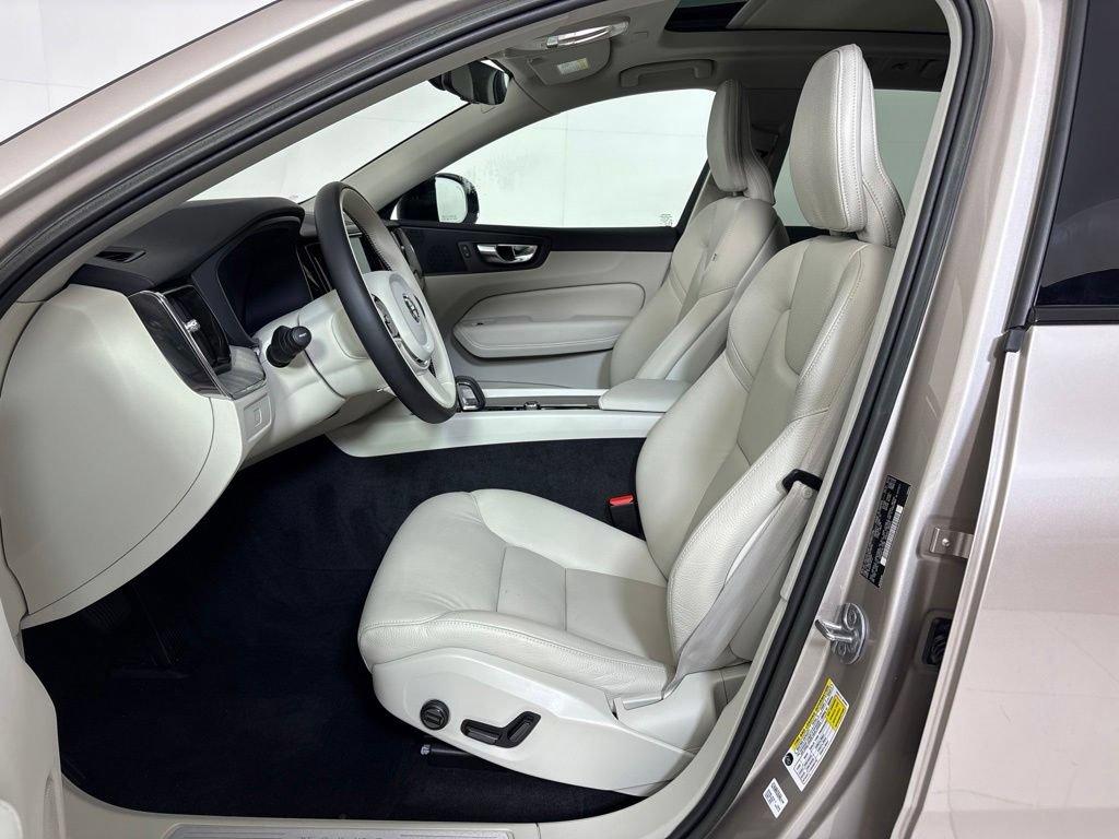 Used 2023 Volvo XC60 B5 Plus w/ Protection Package Premier AWD/4WD image 14