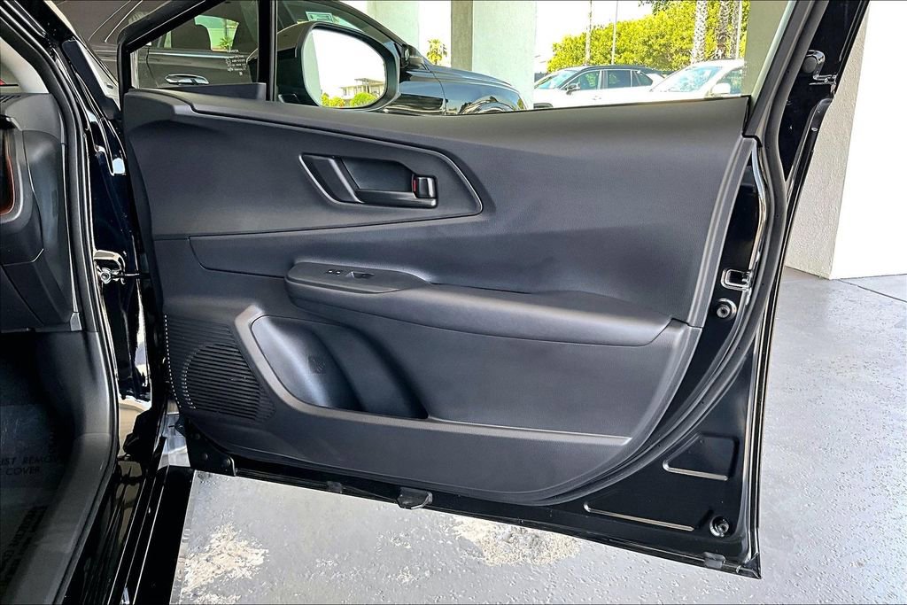 Used 2026 Toyota Prius Plug-In Hybrid image 28