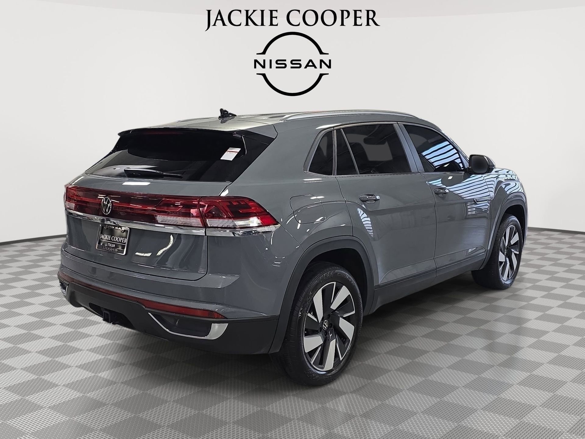 Used 2025 Volkswagen Atlas Cross Sport SE image 5