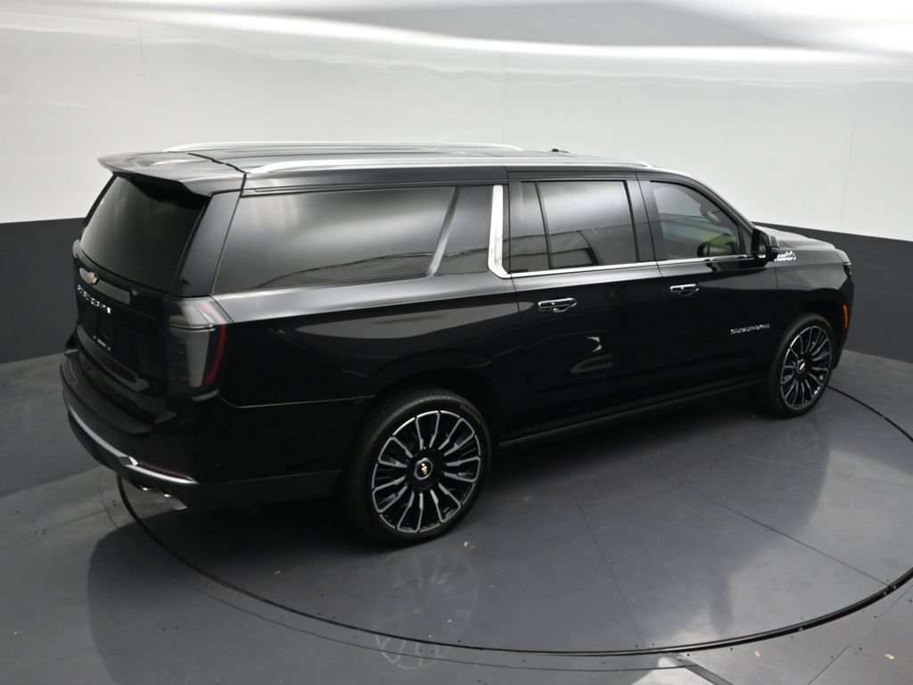 Used 2026 Chevrolet Suburban High Country AWD/4WD image 21