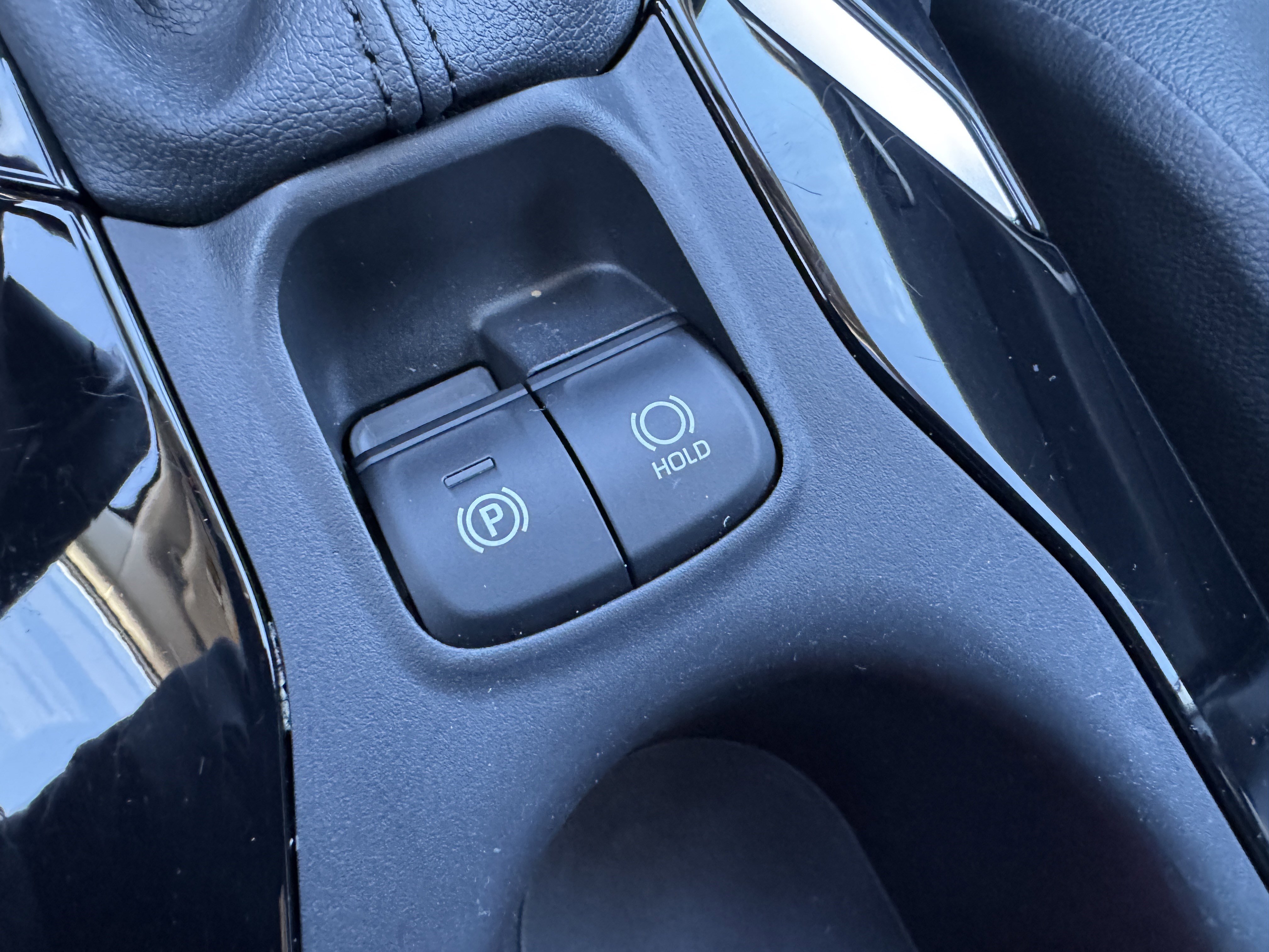 Used 2024 Toyota Corolla Cross XLE image 32