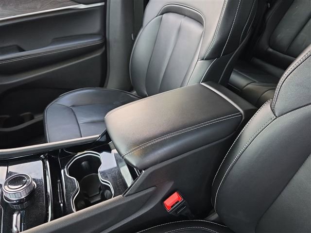 Used 2023 Jeep Grand Cherokee Limited image 28