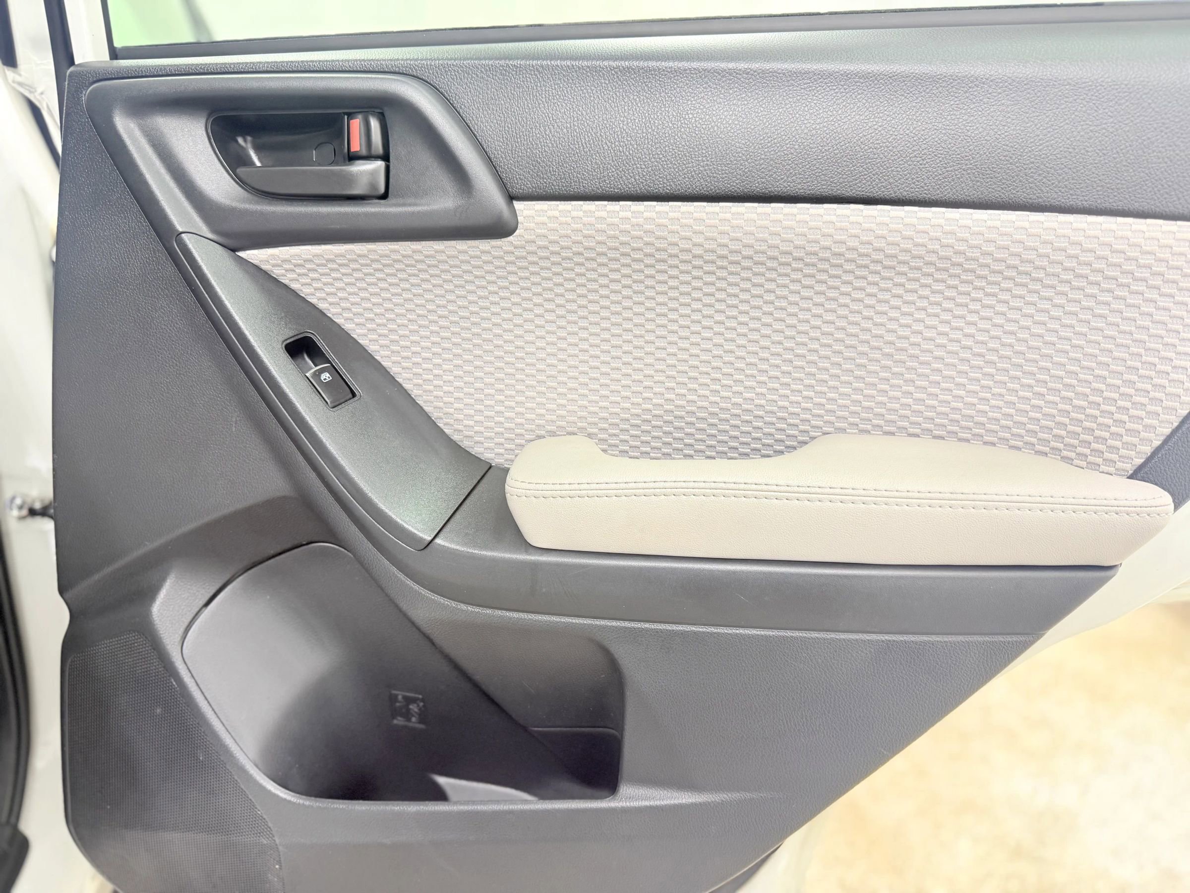 Used 2017 Subaru Forester 2.5i Premium image 31