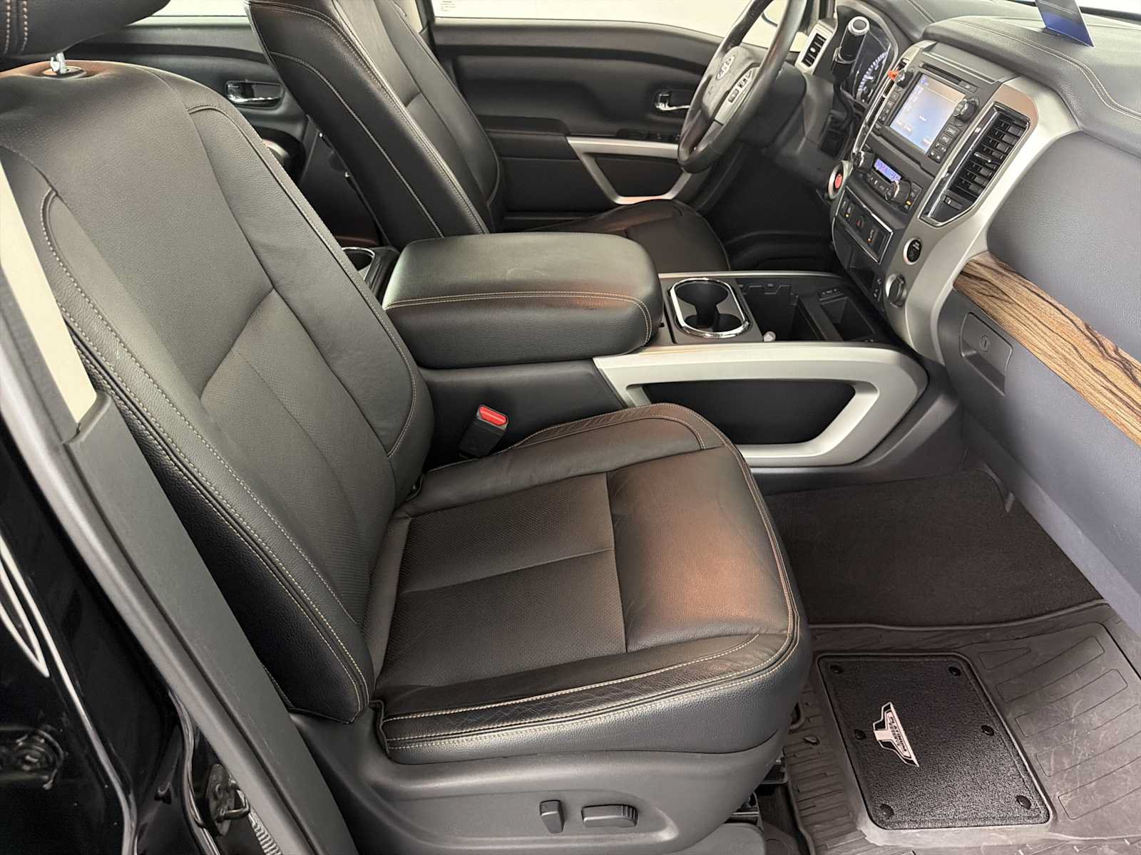 Used 2017 Nissan Titan SL RWD image 12