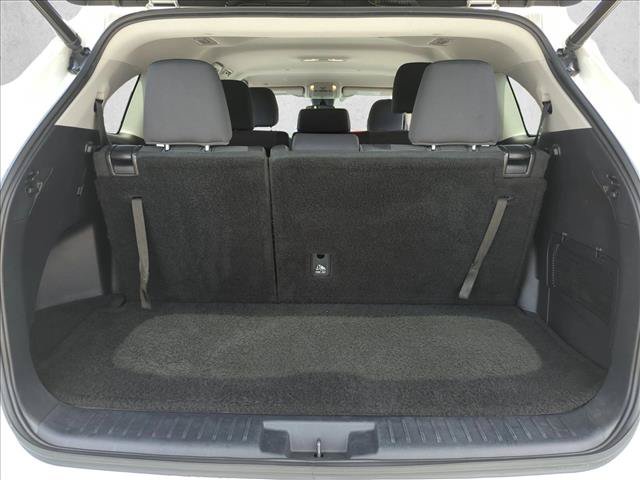 Used 2021 Toyota Highlander LE FWD image 6