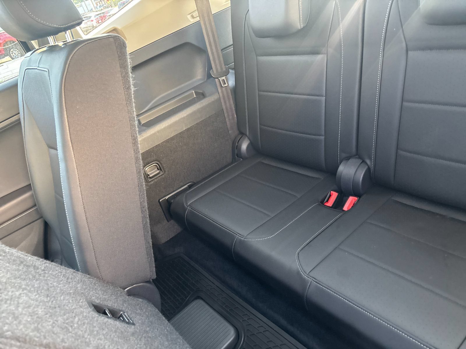 Used 2019 Volkswagen Tiguan SE AWD/4WD image 16