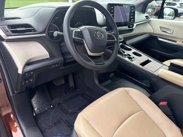 Used 2024 Toyota Sienna XLE image 23