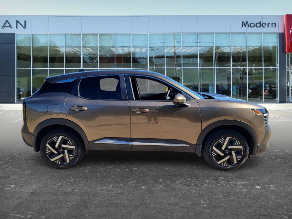 Certified 2025 Nissan Kicks SV w/ Charging Package FWD image 4