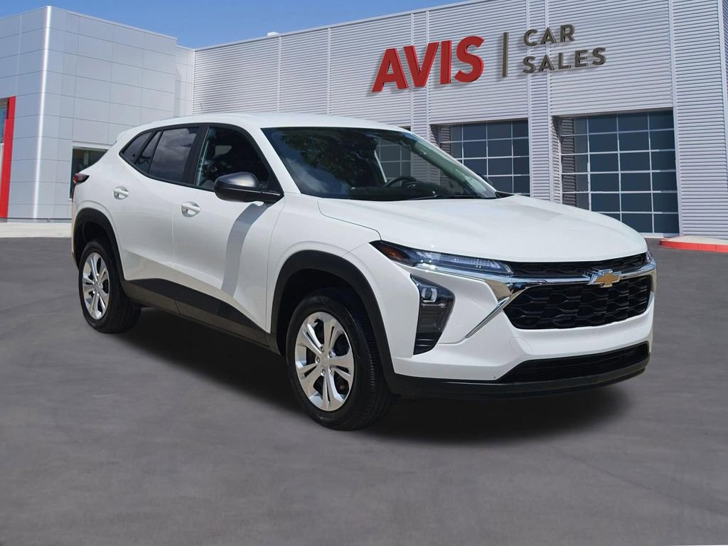 Used 2025 Chevrolet Trax LS FWD image 9