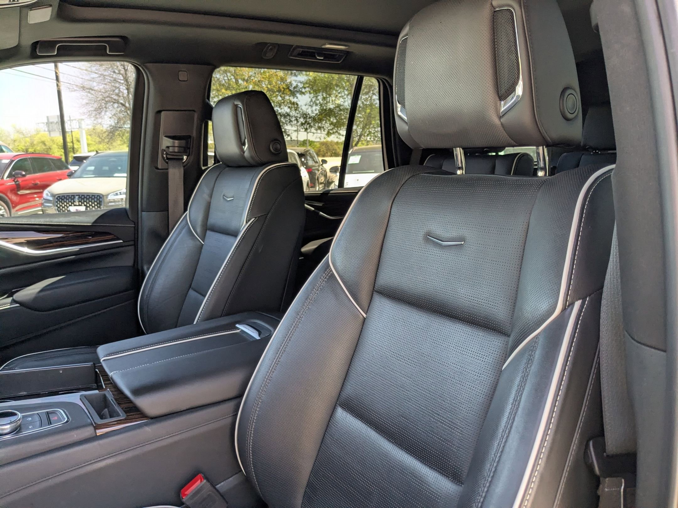 Used 2023 Cadillac Escalade Premium Luxury image 11