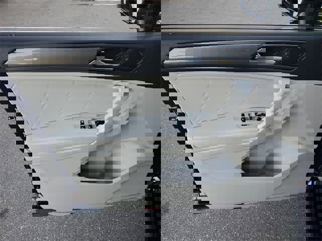 Certified 2023 Volkswagen Tiguan SE image 13