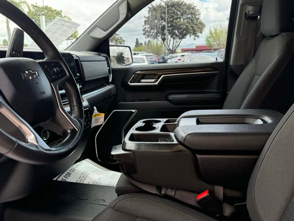 Used 2022 Chevrolet Silverado 1500 RST w/ Z71 Off-Road Package AWD/4WD image 11