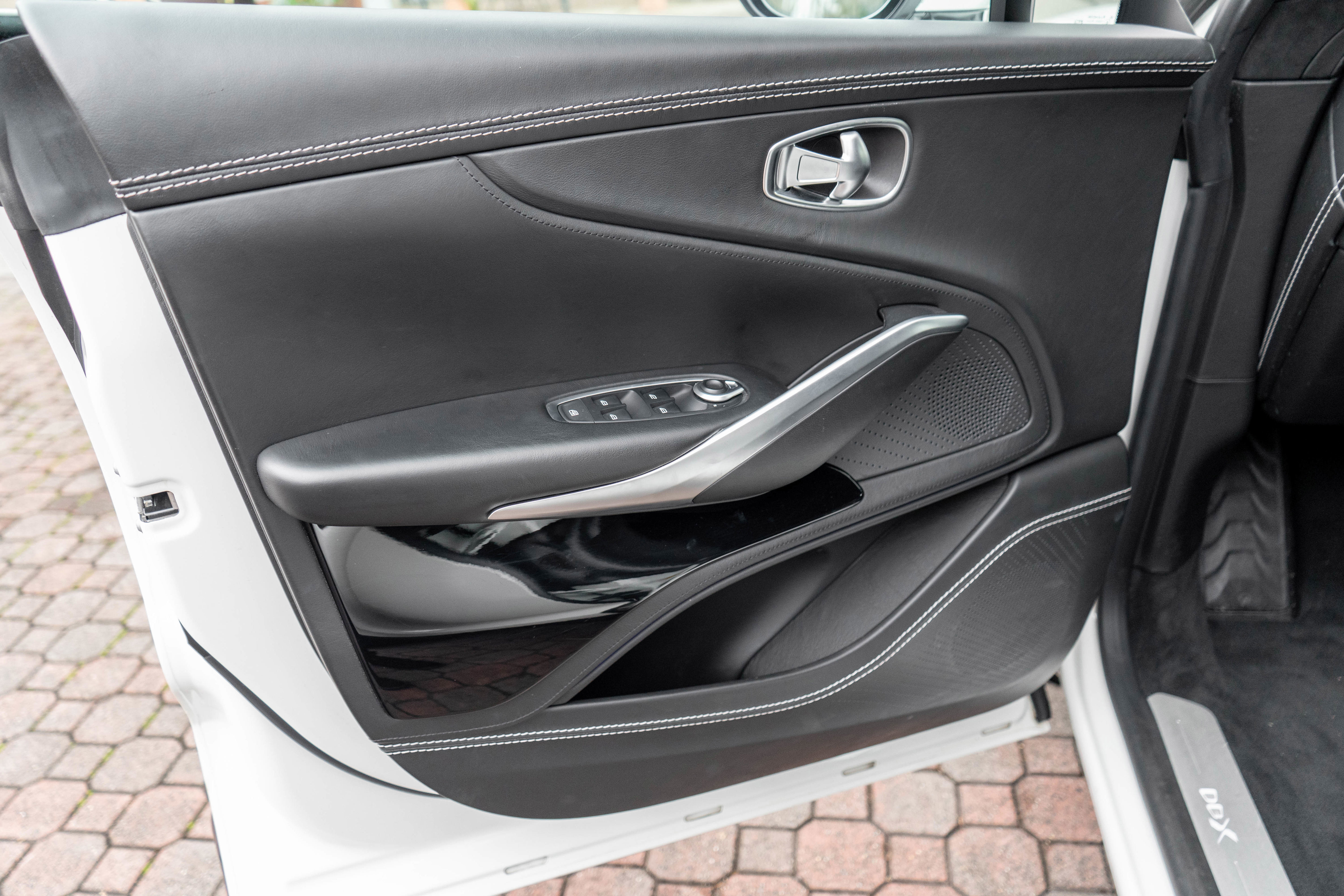 Used 2021 Aston Martin DBX image 14