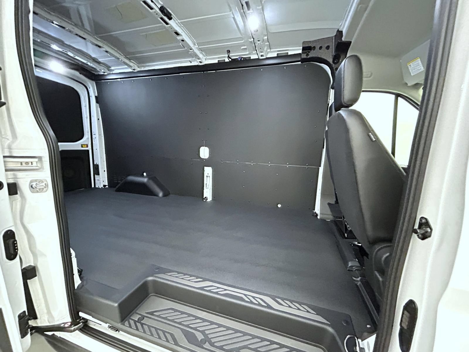 New 2027 Ford Transit 250 148 Medium Roof w/ Load Area Protection Package RWD image 17