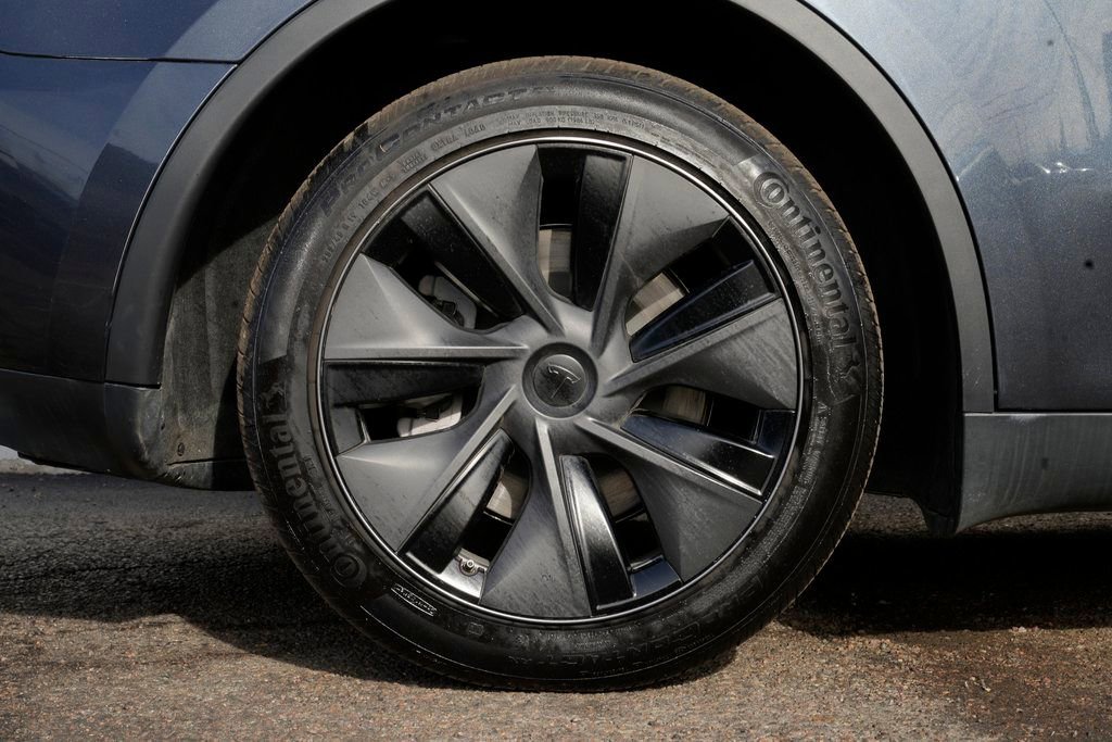 Used 2025 Tesla Model Y Long Range image 10