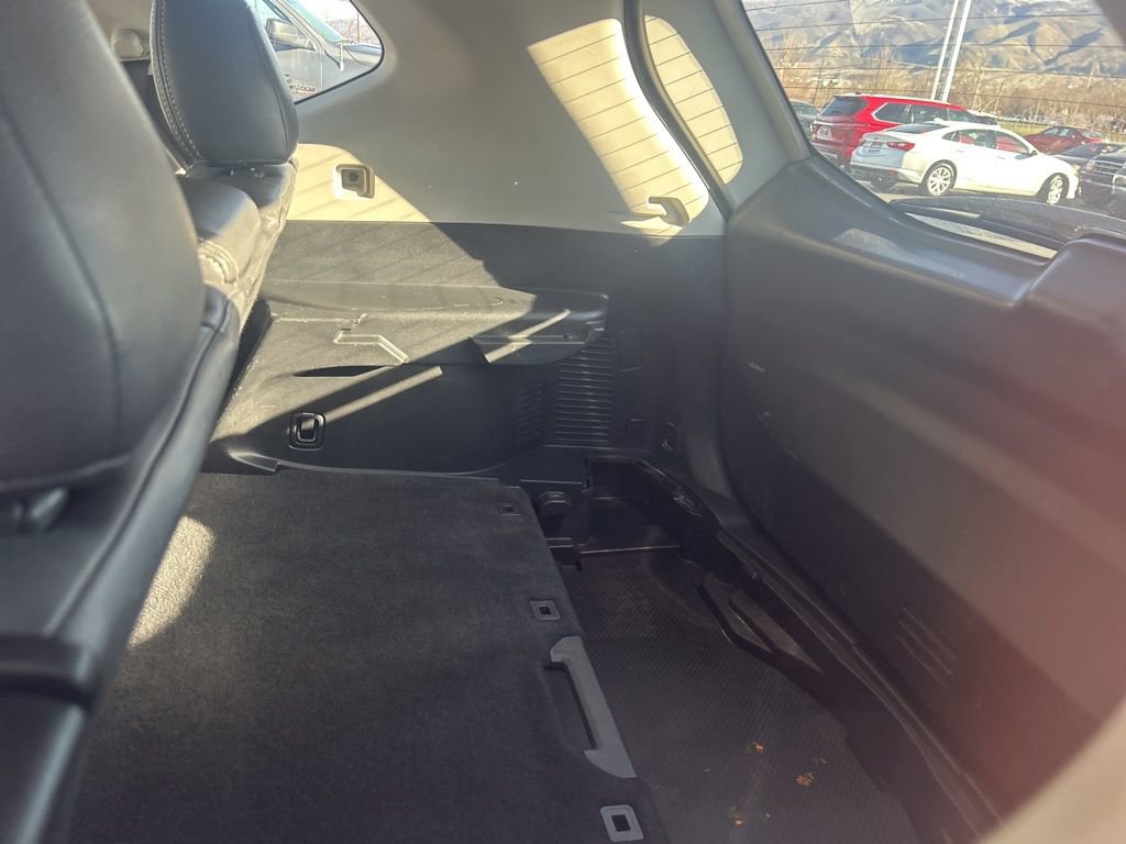 Used 2017 Nissan Rogue SV image 25