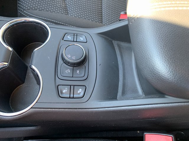 Used 2024 GMC Terrain SLE w/ Driver Convenience Package image 11