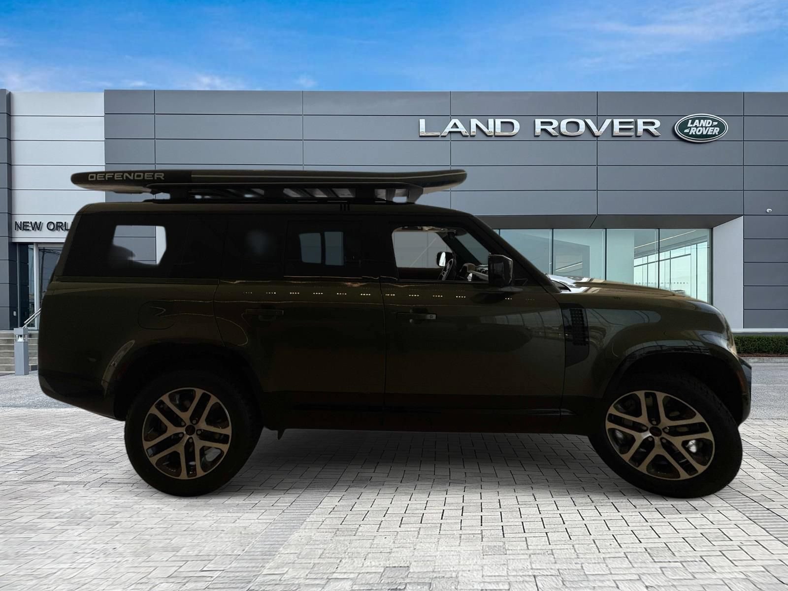 New 2026 Land Rover Defender 130 X-Dynamic SE AWD/4WD image 3