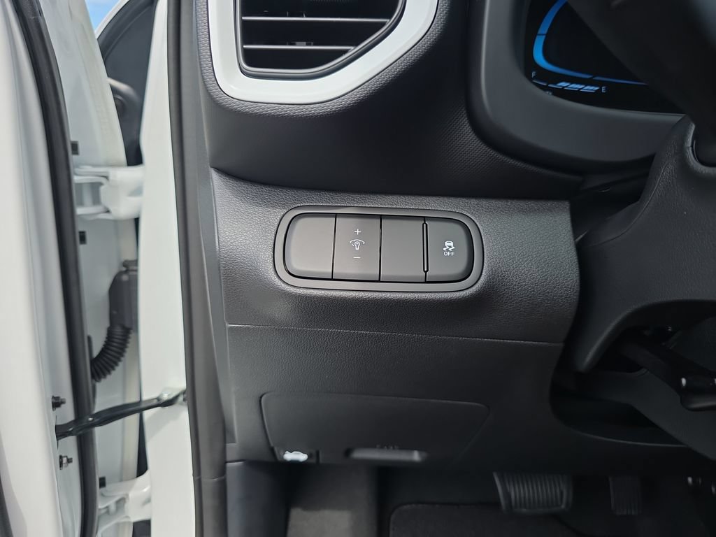 Certified 2026 Hyundai Venue SEL FWD image 17