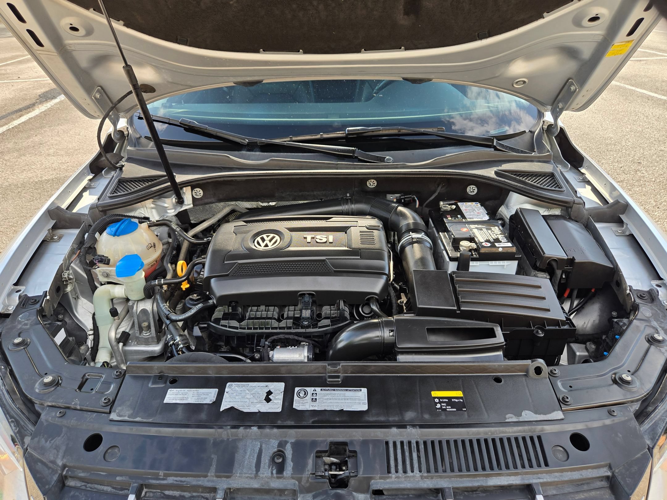 Used 2015 Volkswagen Passat 1.8T SEL Premium FWD image 32