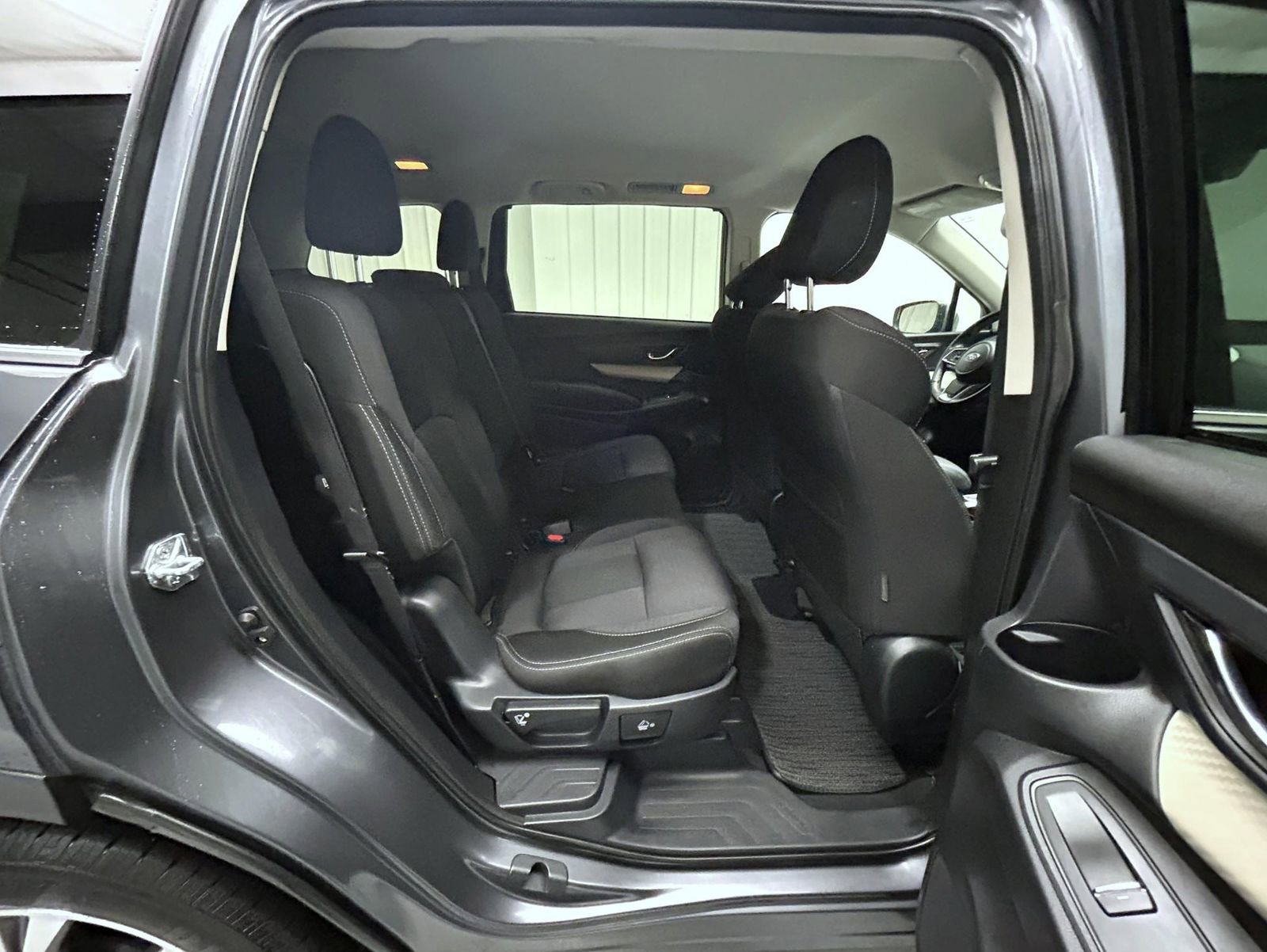 Used 2021 Subaru Ascent Premium image 18