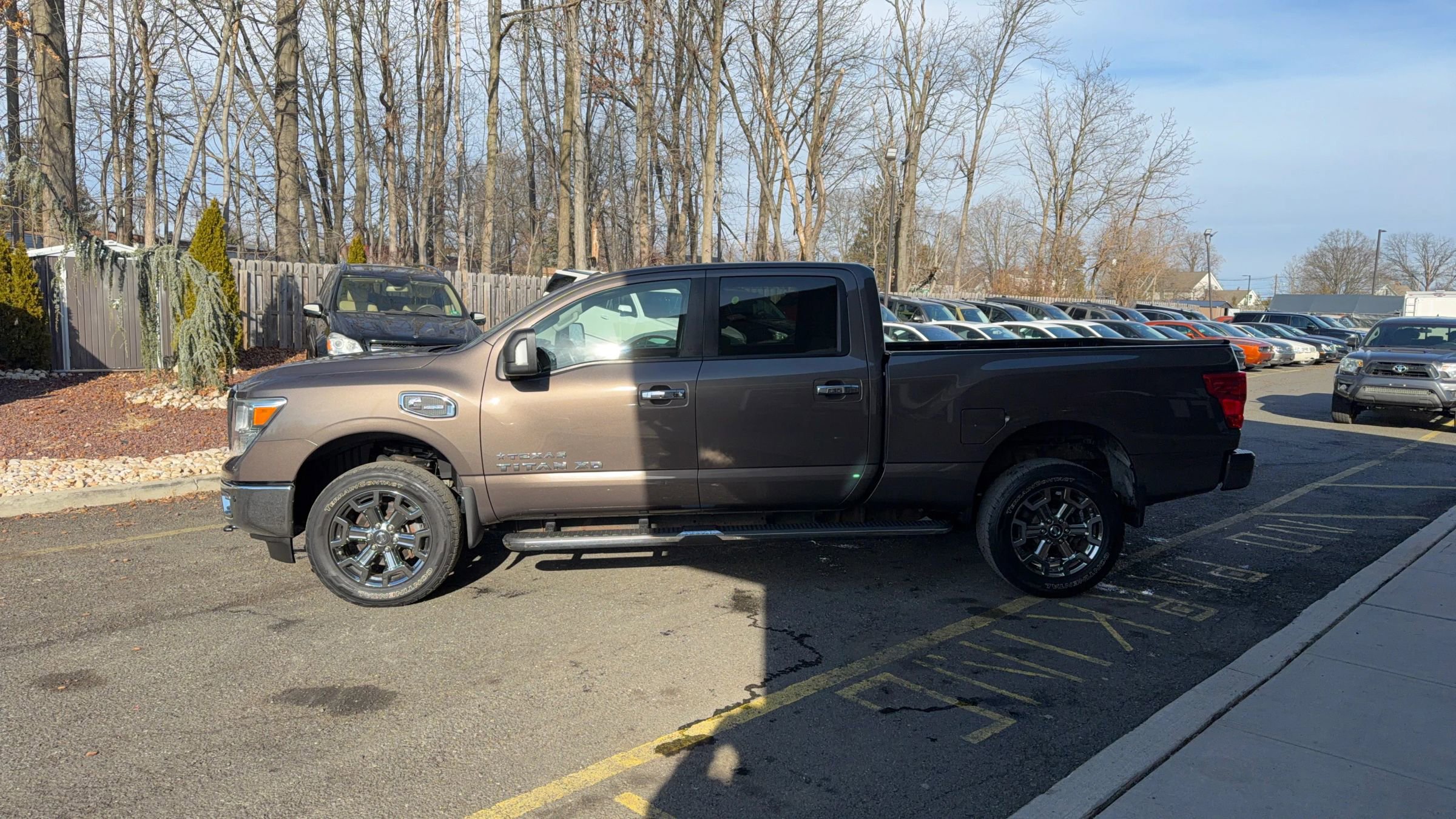 Used 2017 Nissan Titan SV image 8