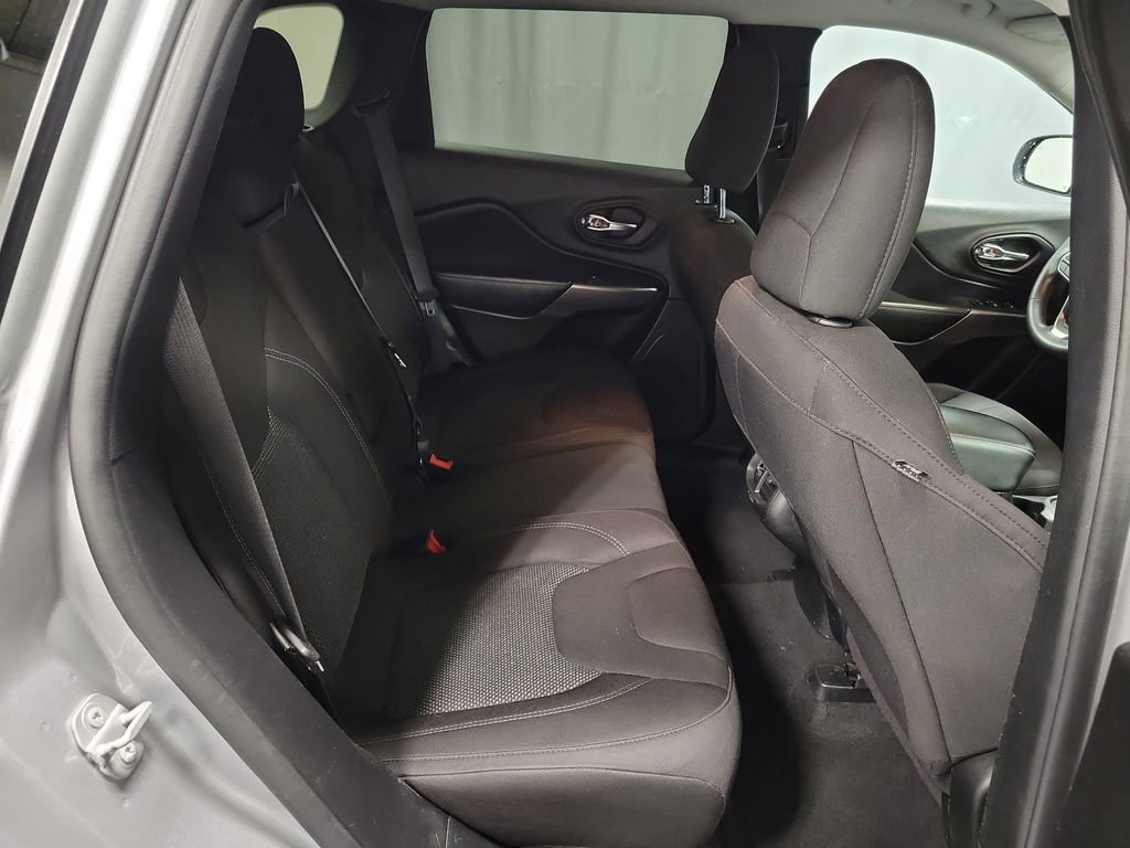 Used 2021 Jeep Cherokee Latitude image 24