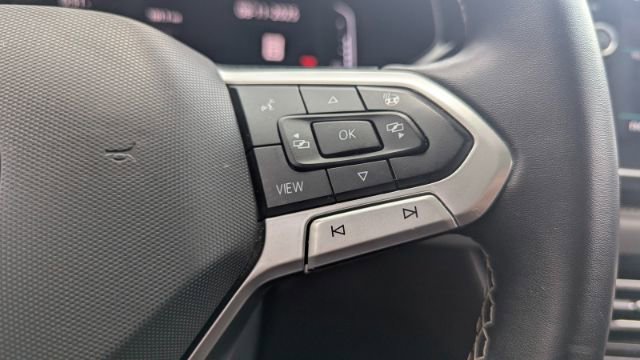 Used 2022 Volkswagen Taos SEL w/ Panoramic Sunroof Package image 26
