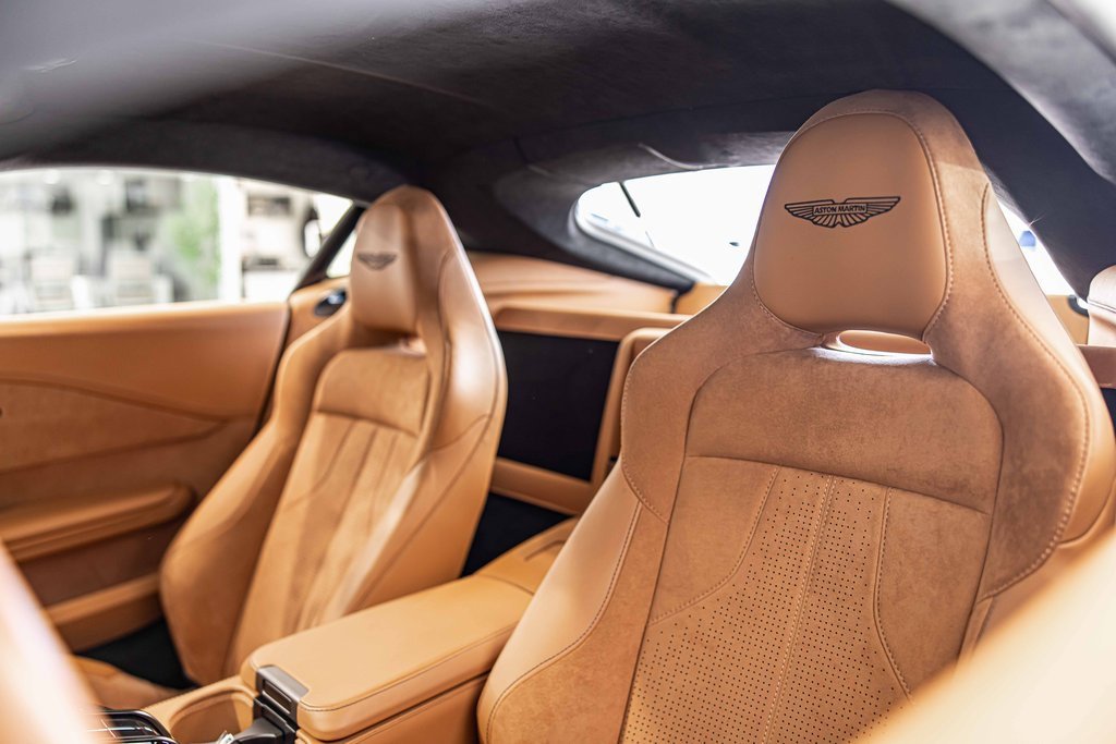 Used 2025 Aston Martin V8 Vantage Coupe image 17