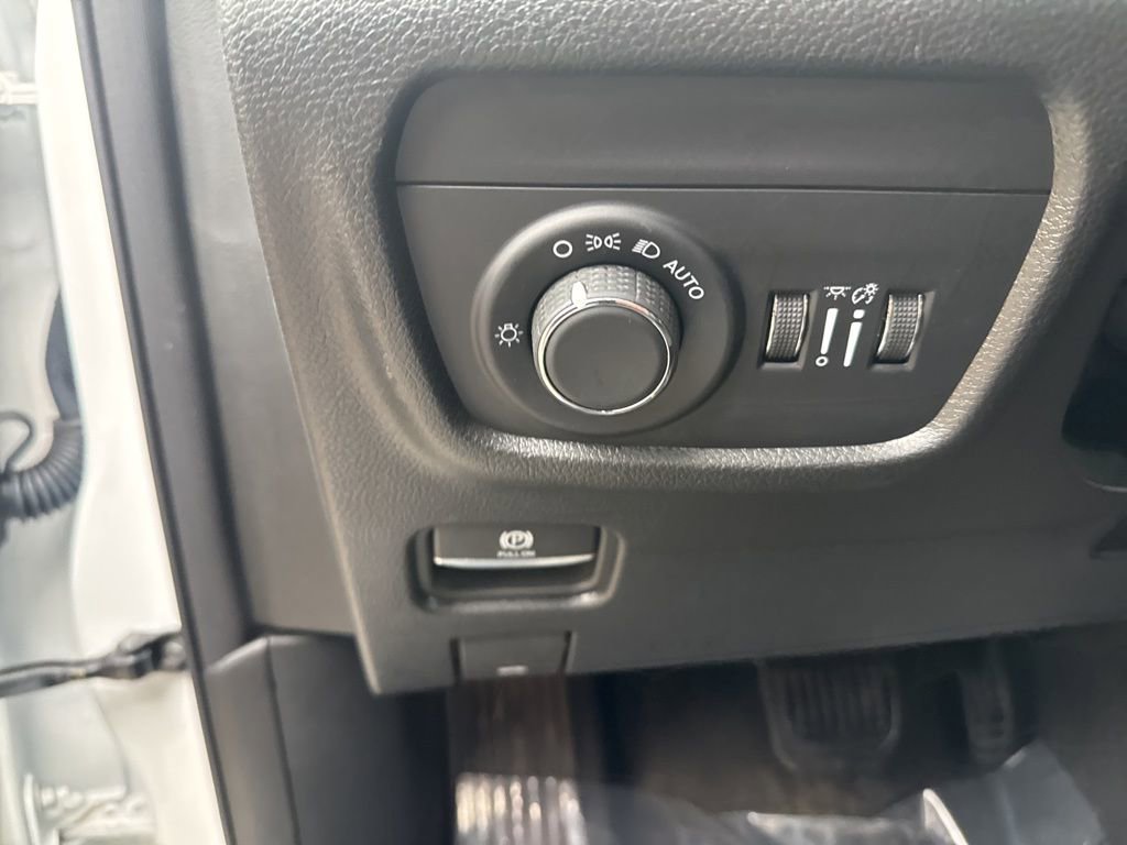 Used 2024 Jeep Grand Cherokee Altitude image 10