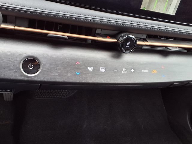 Used 2024 Nissan Ariya AWD image 7
