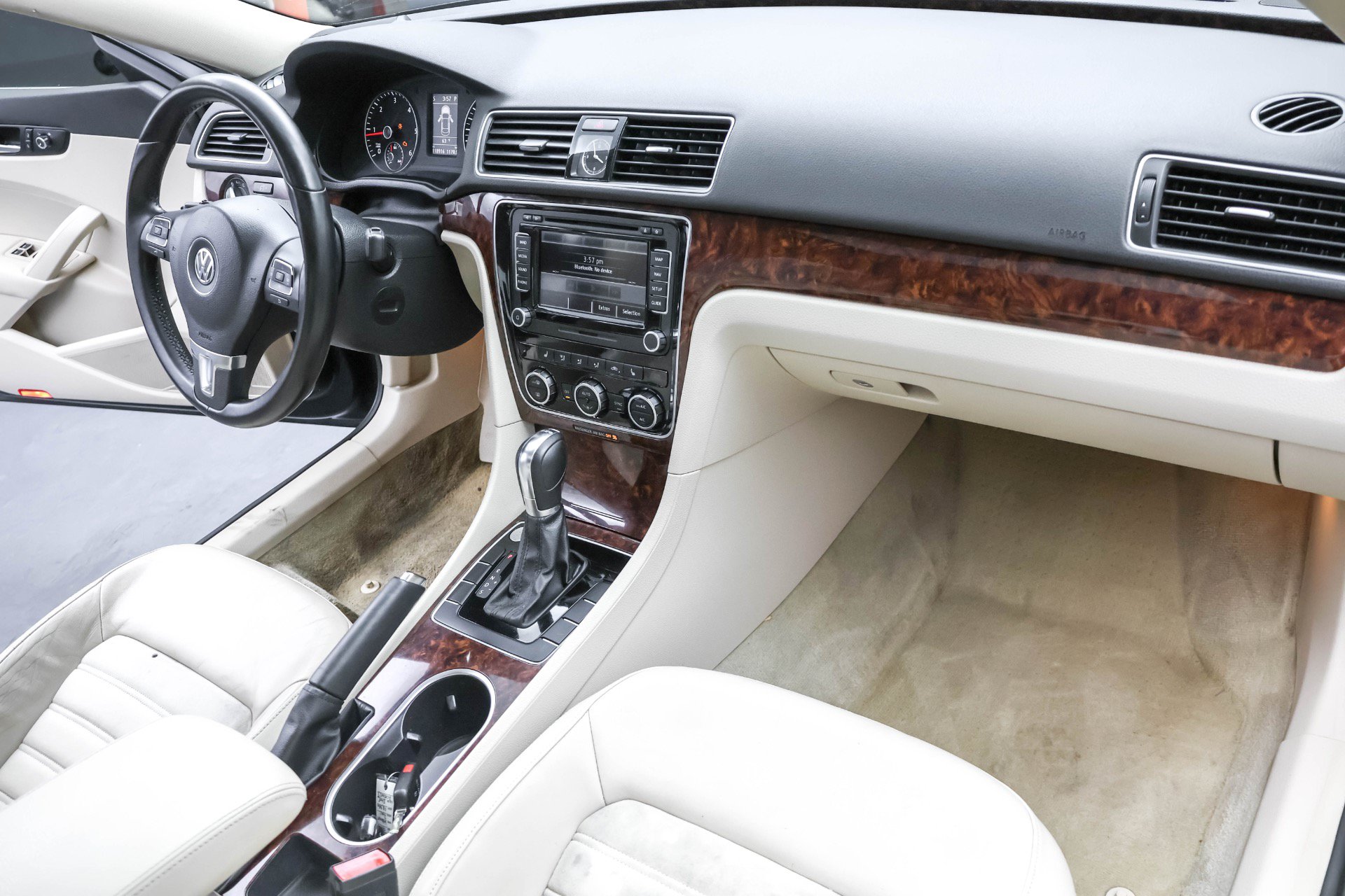 Used 2013 Volkswagen Passat TDI SEL Premium FWD image 16