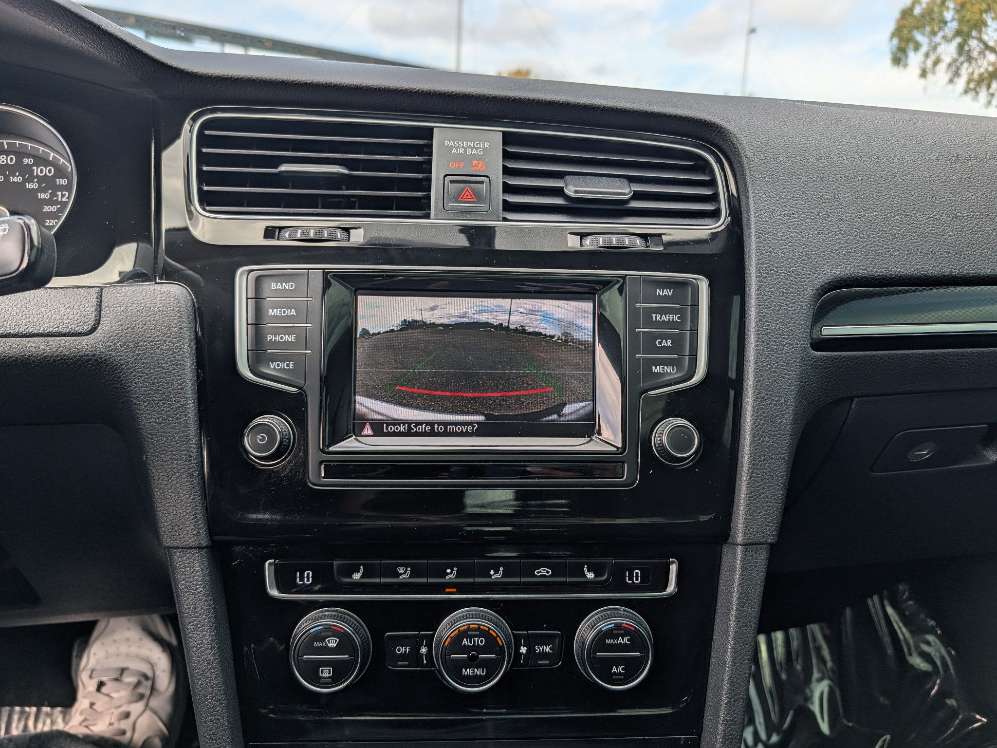 Used 2015 Volkswagen Golf SEL FWD image 25