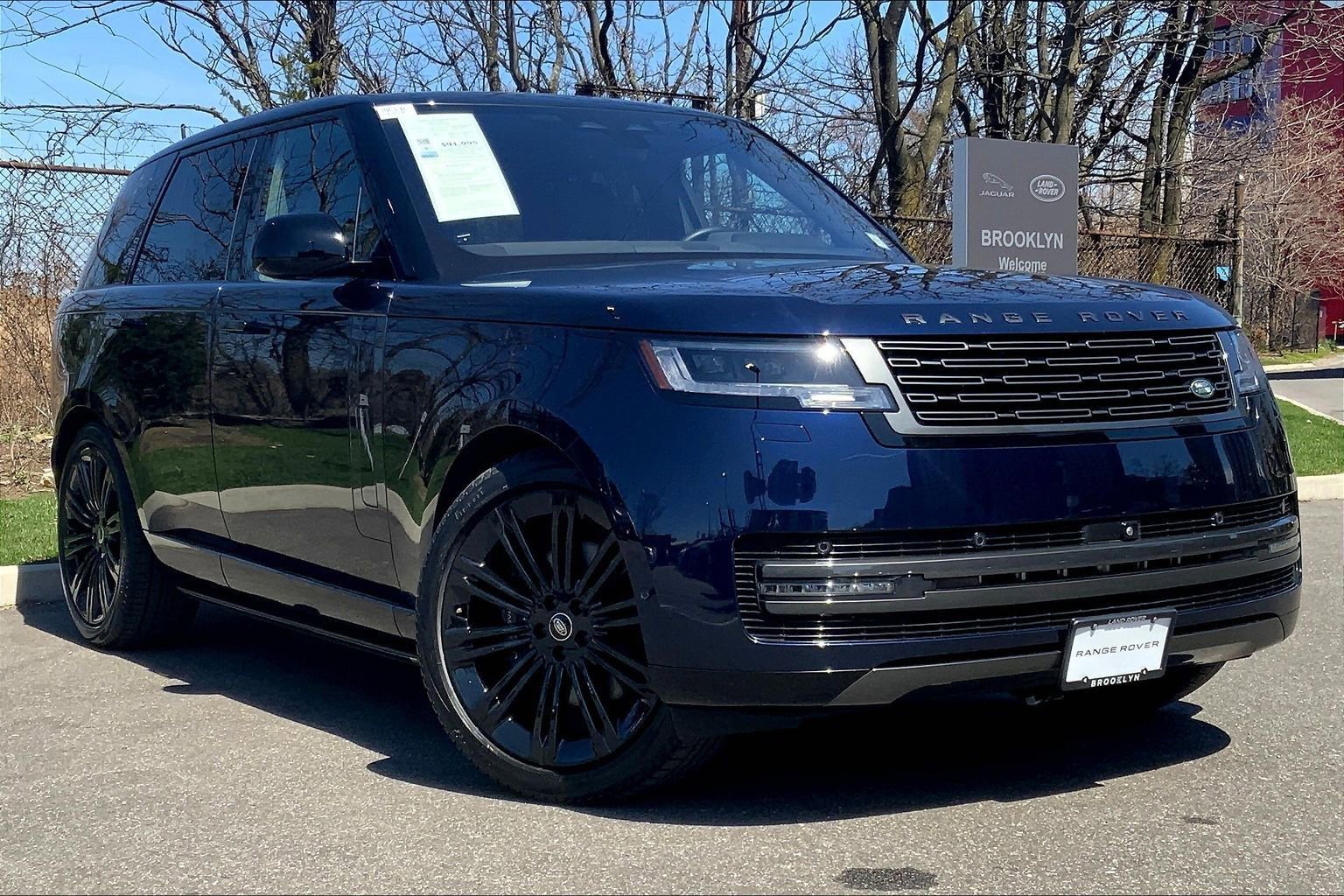 Used 2023 Land Rover Range Rover SE image 2
