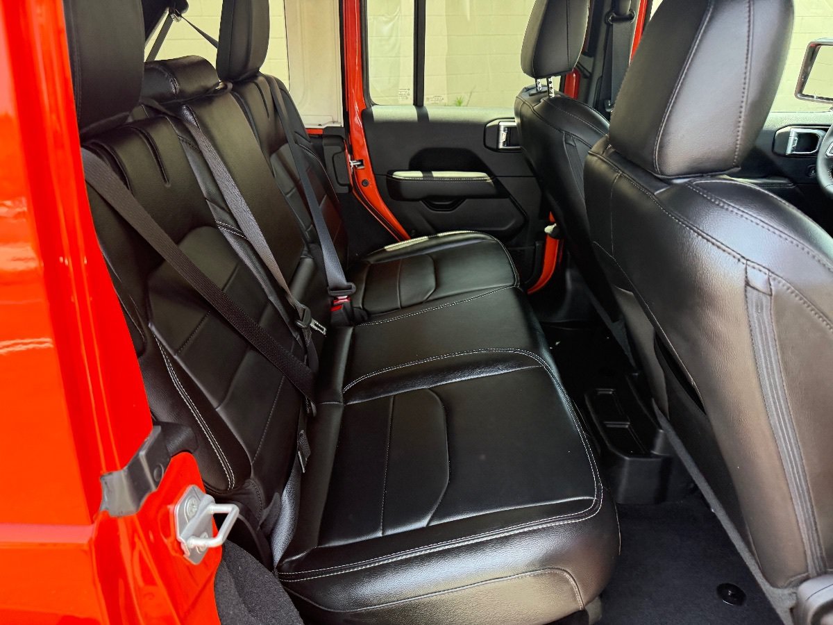 Used 2023 Jeep Wrangler Unlimited Sahara AWD/4WD image 18