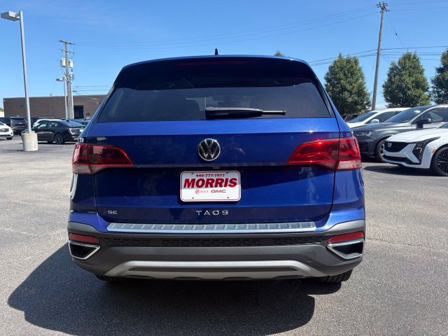 Used 2023 Volkswagen Taos SE w/ Panoramic Sunroof Package FWD image 4