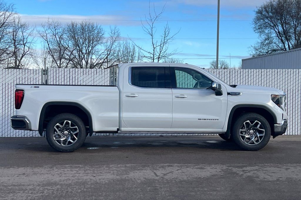 New 2026 GMC Sierra 1500 SLE AWD/4WD image 3