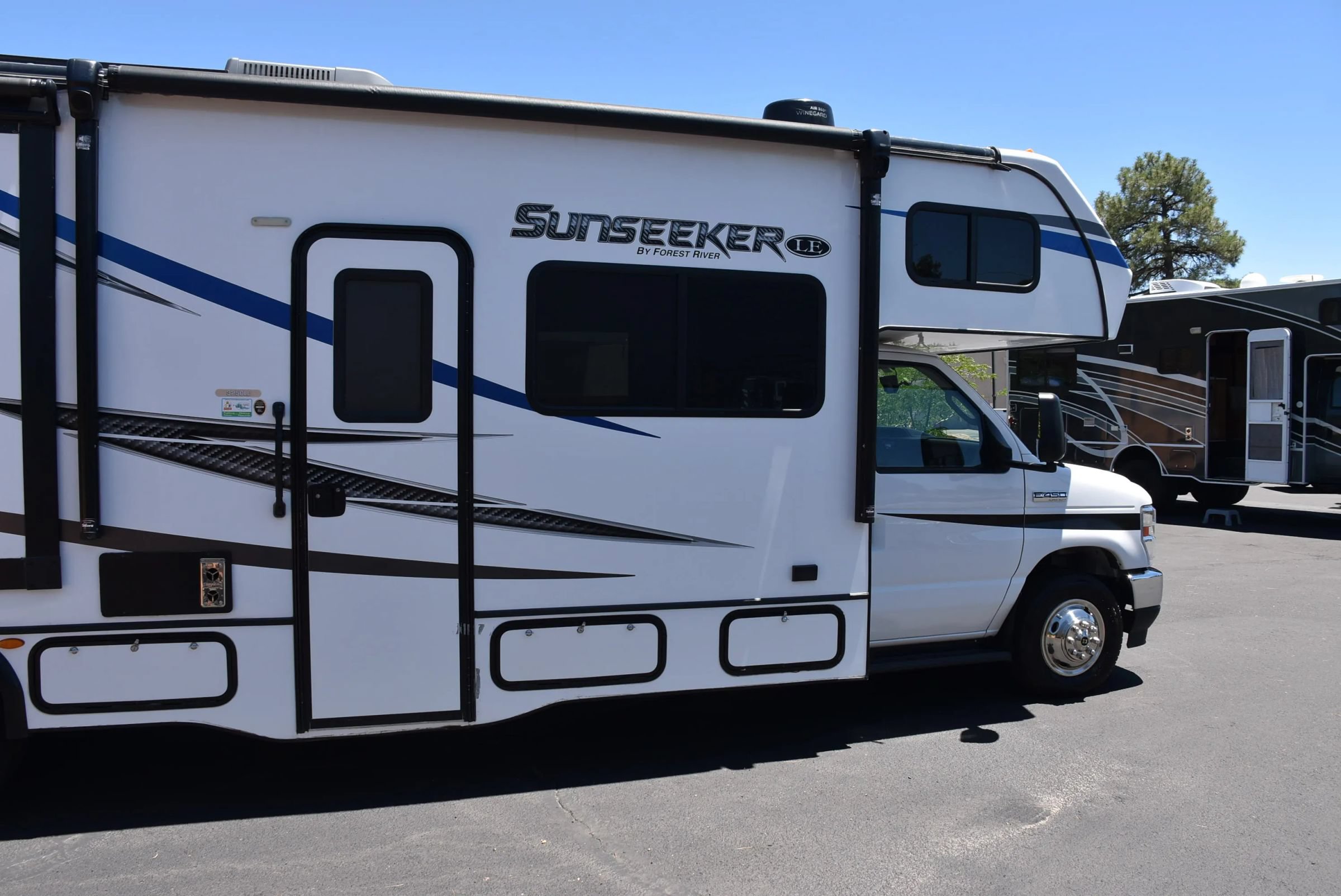 Used 2022 Ford E-450 and Econoline 450 Super Duty w/ Motorhome Prep Package RWD image 5