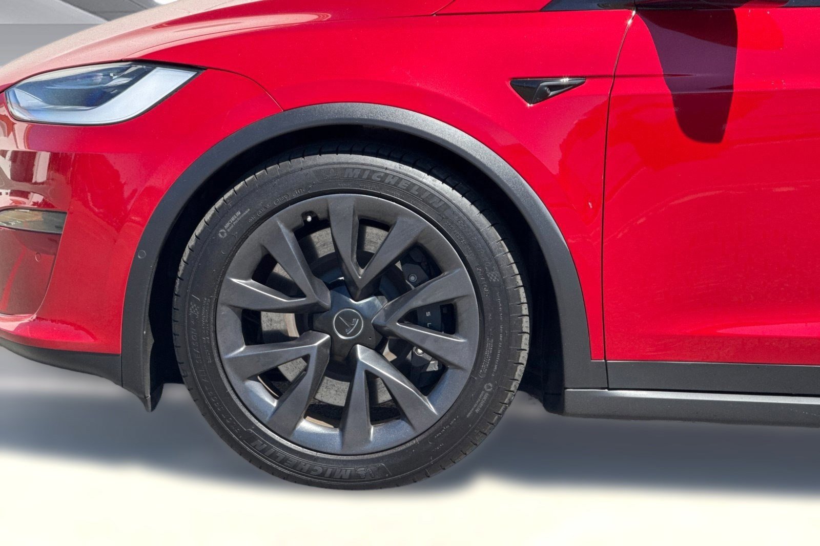 Used 2022 Tesla Model X image 11